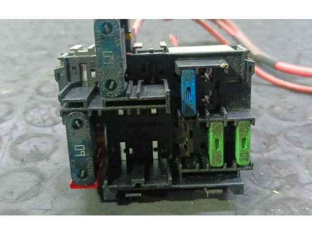 Блок предохранителей 7703297565   Renault Clio II    
