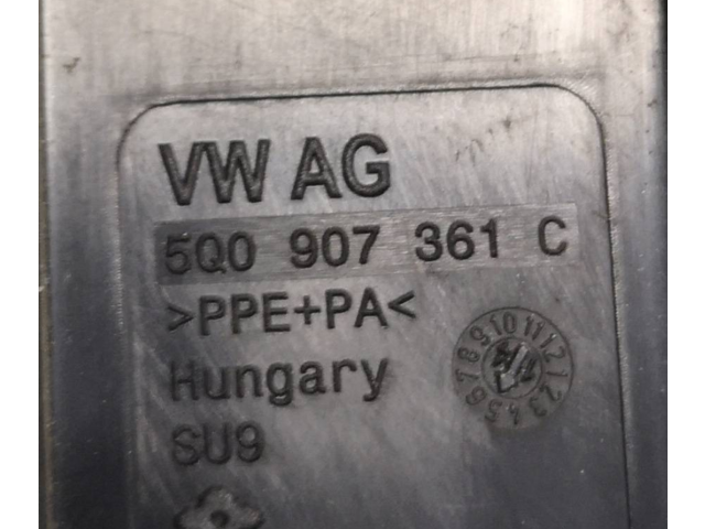 Блок предохранителей  5Q0907361C, 63512832   Audi A3 S3 8V    