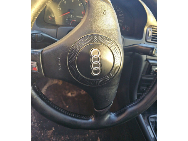 Подушка безопасности водителя Audi A6 S6 C5 4B