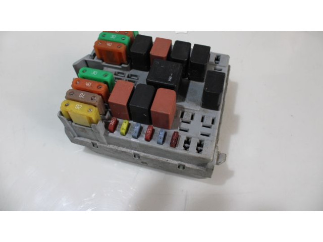 Блок предохранителей     Fiat Linea    