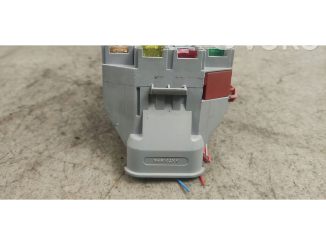 Блок предохранителей  9162439   Volvo S80    