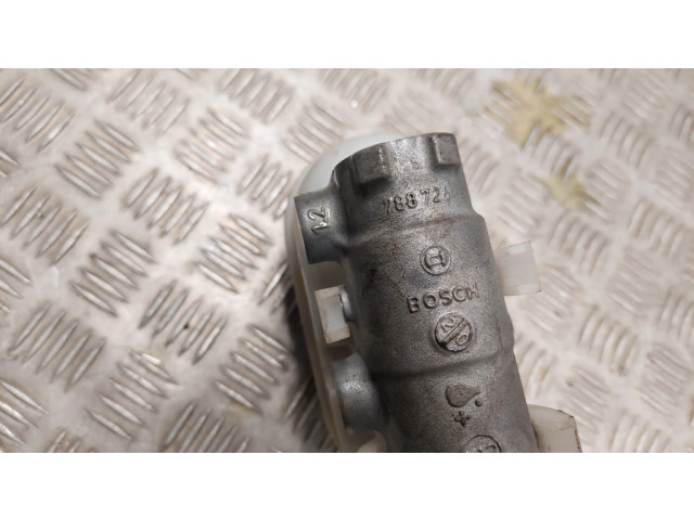 Расширительный бачок тормозной жидкости