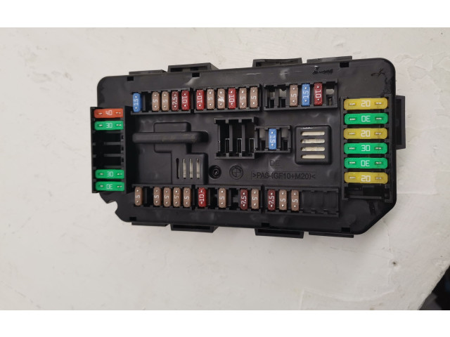 Pojistková skříňka 9389068 BMW 2 F22 F23 2020