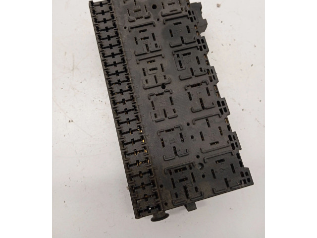 Блок предохранителей  357937039   Volkswagen Transporter - Caravelle T4    