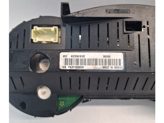 Панель приборов A2519006000 Mercedes-Benz R W251