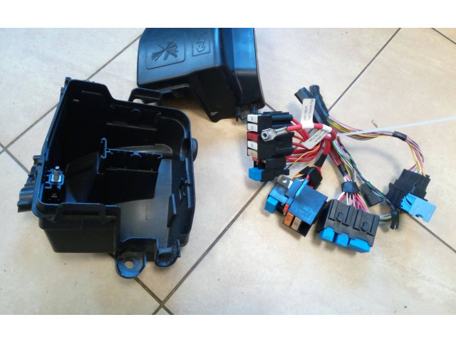 Блок предохранителей 243825499R, NE67857 Renault Clio IV