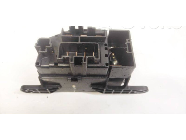 Ящик предохранителей (комплект) UR56    Ford Ranger