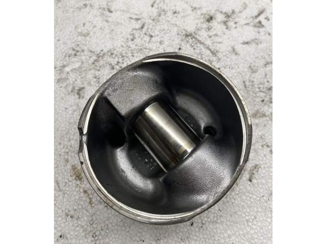  Поршень  86L77  Nissan X-Trail T30 для дизельного двигателя 