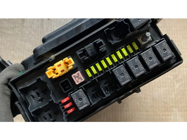 Блок предохранителей P56040662AK, P56050147AK Jeep Grand Cherokee (WK)