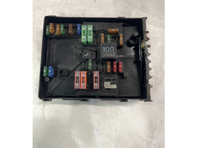 Блок предохранителей 17181301, 02012061988 Volkswagen Golf Plus