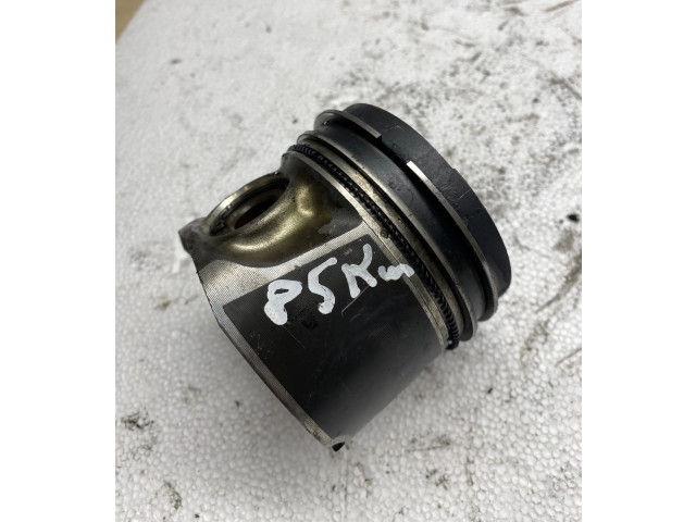  Поршень  86L77  Nissan X-Trail T30 для дизельного двигателя 