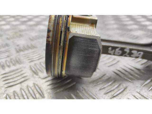 Поршень с шатуном Nissan 370Z для бензинового двигателя 3.7