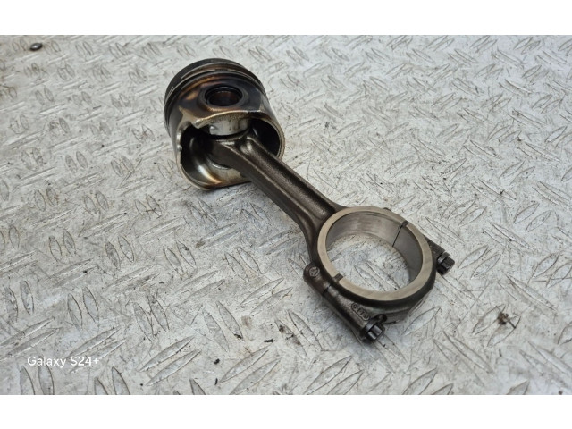  Поршень с шатуном  04LA  Skoda Octavia Mk3 (5E)  