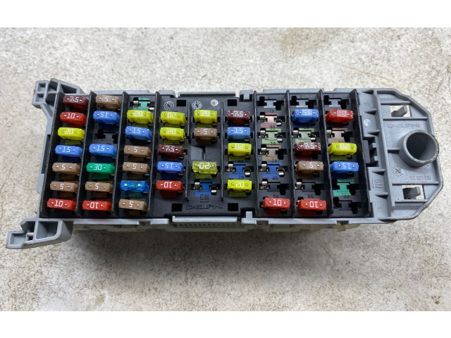 Блок предохранителей 93363136   Opel Meriva A    