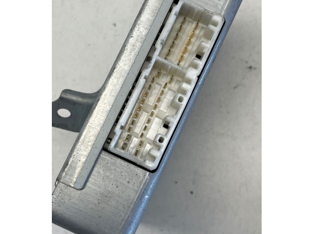 Блок управления коробкой передач 8953052020 Toyota Yaris