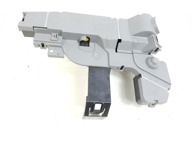 Блок предохранителей 31473767, 32200086 Volvo S60