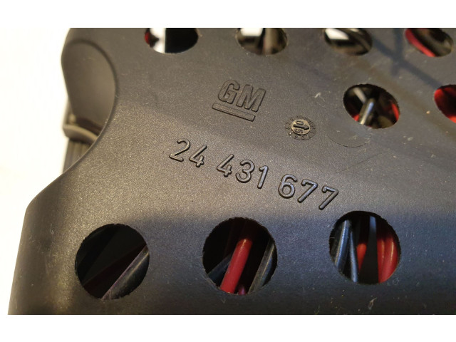   Pojistková skříňka 24431677   Opel Zfira A 2005