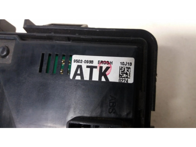 Блок предохранителей 95020933   Chevrolet Spark    