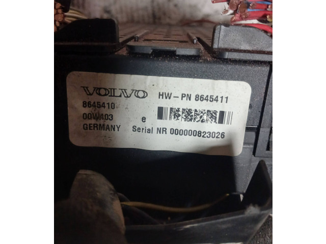 Блок предохранителей  8645410, 8645411   Volvo V70    