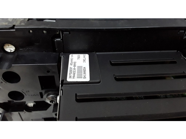 Радио/ проигрыватель CD/DVD / навигация