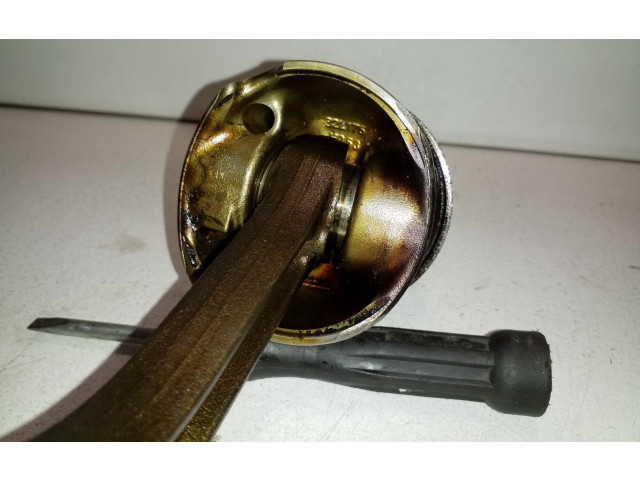  Поршень с шатуном  82L175  Volvo XC60  