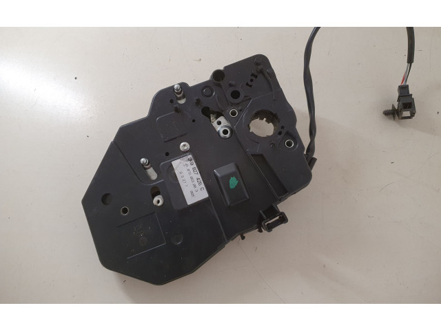 Zámek zadních dveří 2K0827426C Volkswagen Caddy 2008