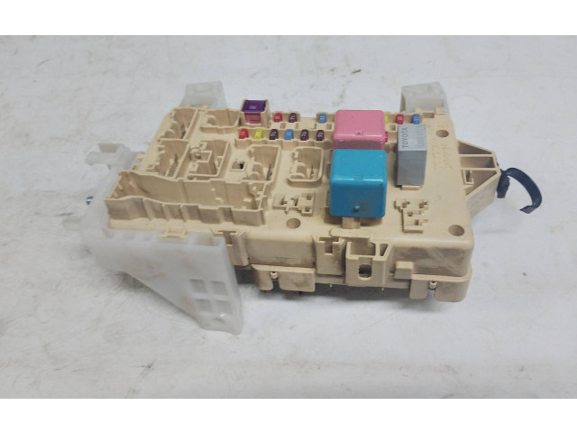 Блок предохранителей  89221-0F010   Toyota Corolla Verso AR10    