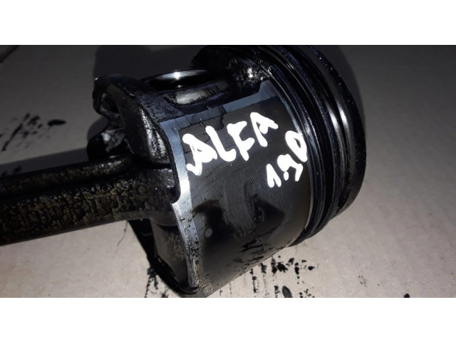 Píst Alfa Romeo 156 pro naftový motor 1.9
