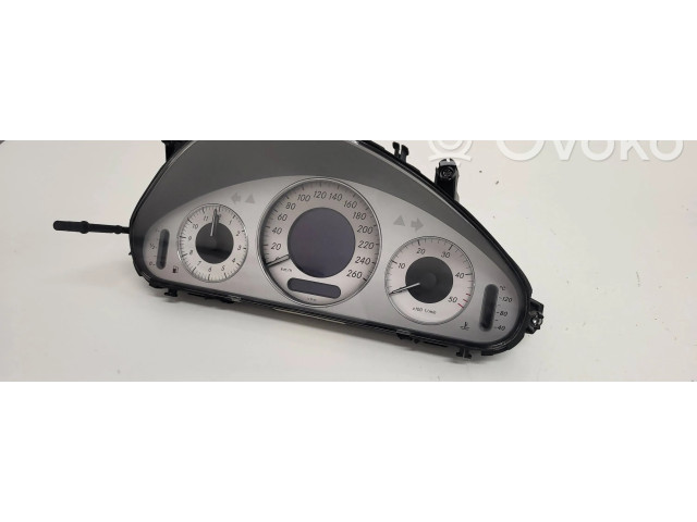 Přístrojová deska Mercedes-Benz E W211 2004 A2115403547, 88311361