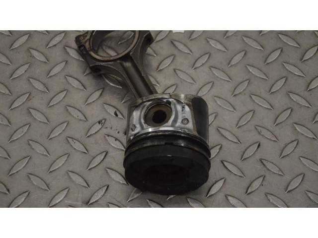 Píst W1275 Opel Vivaro G9U 630