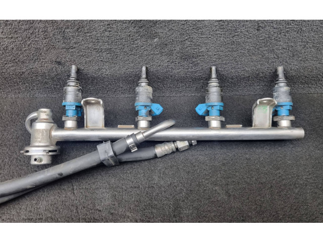 Топливная рампа 059133681B, 058133551F   Audi A6 S6 C5 4B  