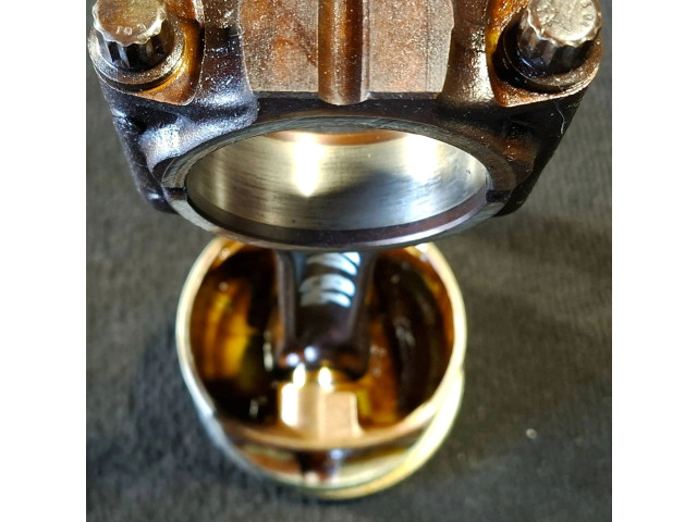 Поршень с шатуном Volvo S80