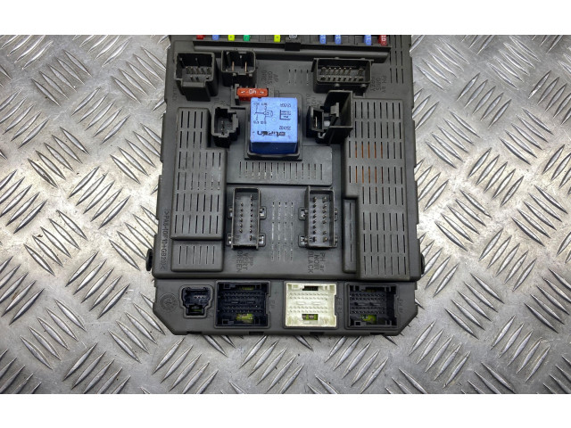 Блок предохранителей 9651938180   Citroen C8    