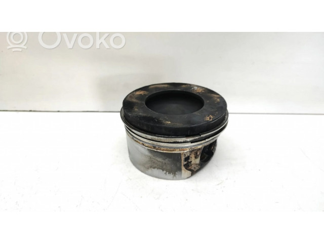 Píst BMW 5 F10 F11 pro naftový motor 3.0