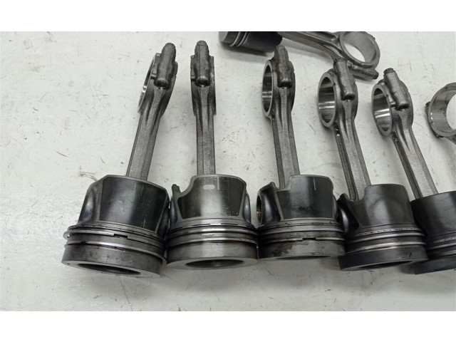 Шатун Volkswagen PASSAT B8