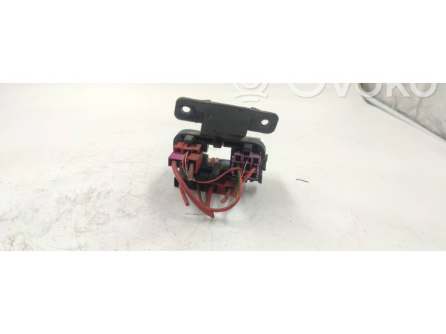 Блок предохранителей 8A0937530   Audi A6 S6 C5 4B    