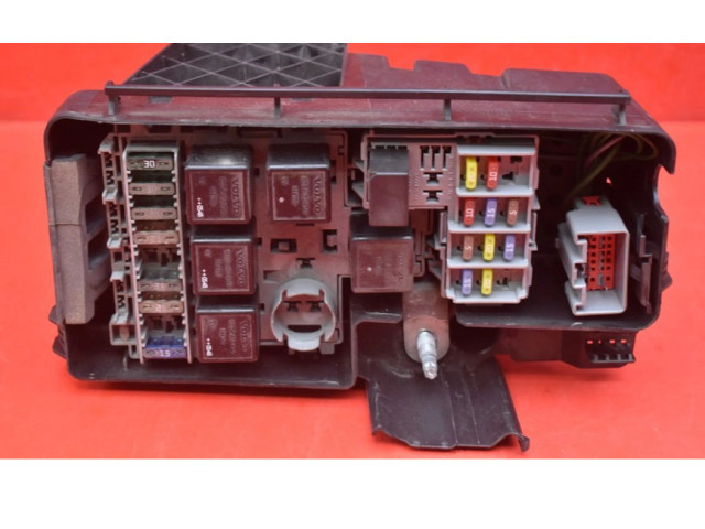 Блок предохранителей 30728132, 30728132 Volvo V70
