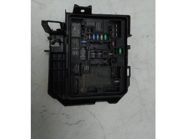 Блок предохранителей 284b71965r   Dacia Sandero    