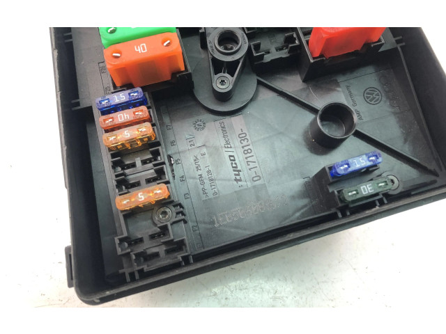 Блок предохранителей  1K0937125A   Volkswagen Touran I    