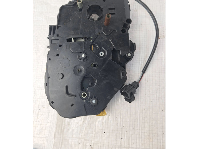 Zámek zadních dveří 2K0827426C Volkswagen Caddy 2007