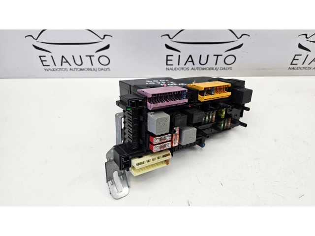 Pojistková skříňka 2049001002, 2045458832 Mercedes-Benz C W204 2009