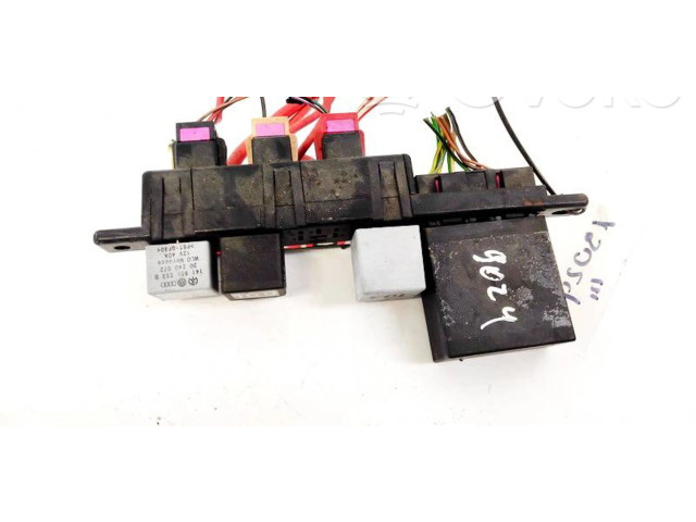 Блок предохранителей 8L0941822, 8L0941822 Volkswagen Golf IV