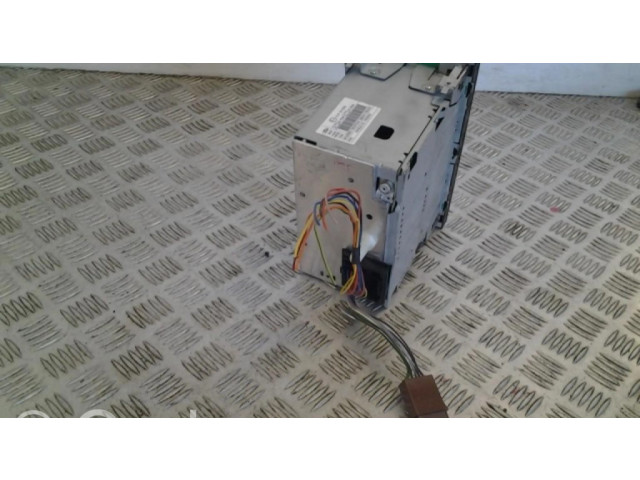 Радио/ проигрыватель CD/DVD / навигация