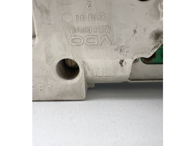 Панель приборов 88311219   Audi A6 S6 C4 4A       