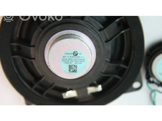 Громкоговоритель в панели