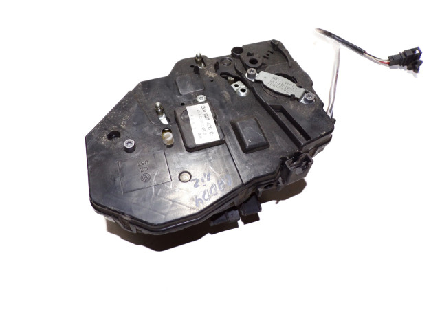 Zámek zadních dveří 7H0827569, 2K0827426C Volkswagen Caddy 2008