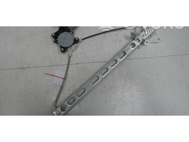 Блок предохранителей 8353058J01 Suzuki Swift