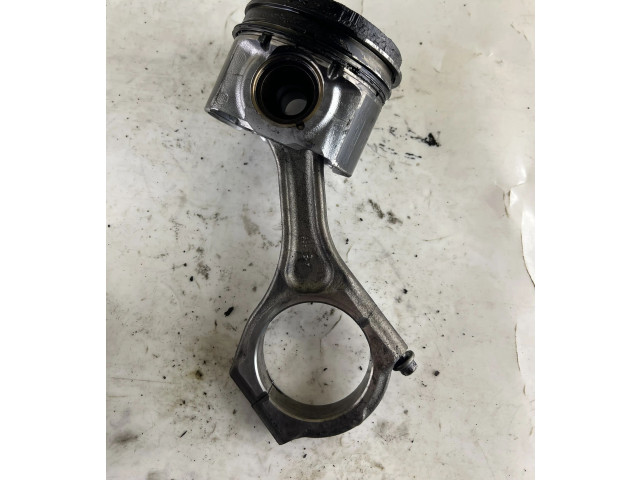 Píst Subaru Outback