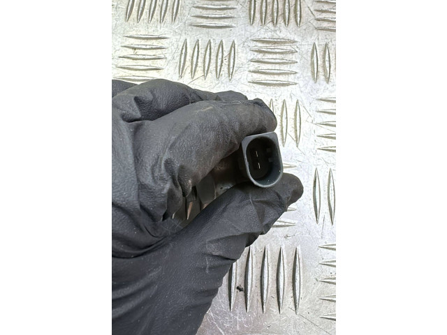 Vstřikovací lišta 057130764H, 24771383 Audi A3 S3 8P