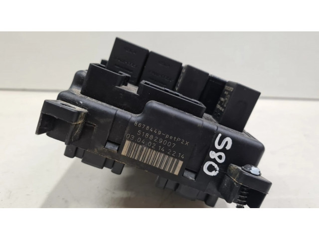 Блок предохранителей 518829007, 8678449   Volvo S80    